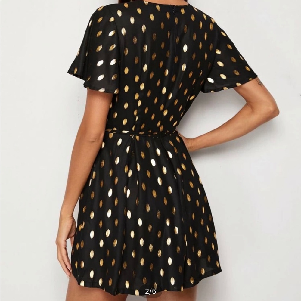 🍃LAST 1 Sm💕NWT Black&Gold Flutter Sleeve Romper - Picture 9 of 14